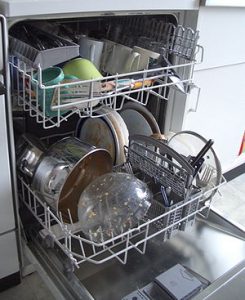 776146 893 245x300 - چند ابتکار برای استفاده بهینه از ماشین ظرفشویی